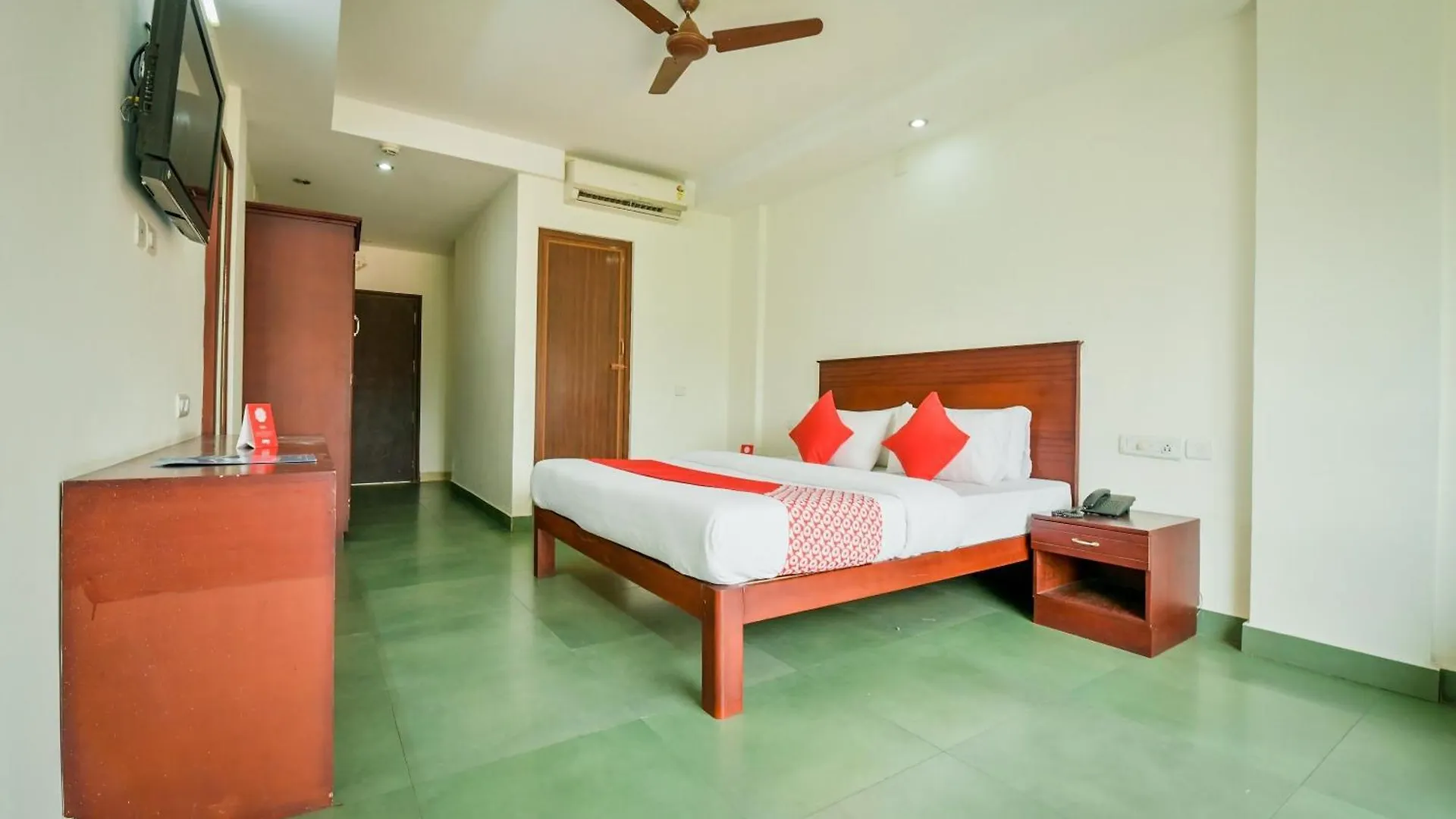 Oyo 15226 Crystal Residency Hotel Kalpatta